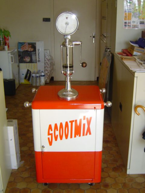 Pompe pour l'huile Scootmix.